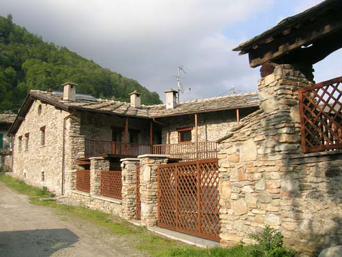 Italian commercial for sale restored in Piemonte, property #1421: Borgata  val Pellice (Commercial restored, countryside)